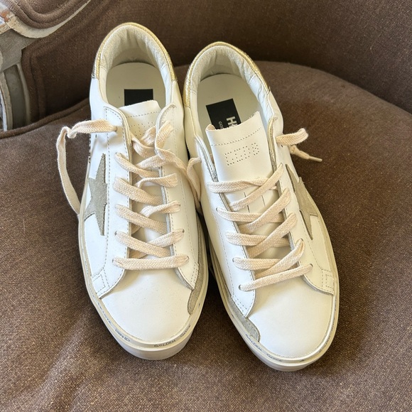 Golden Goose Shoes - Golden Goose White Leather Sneakers with Beige Star and Gold Heel. NEW
